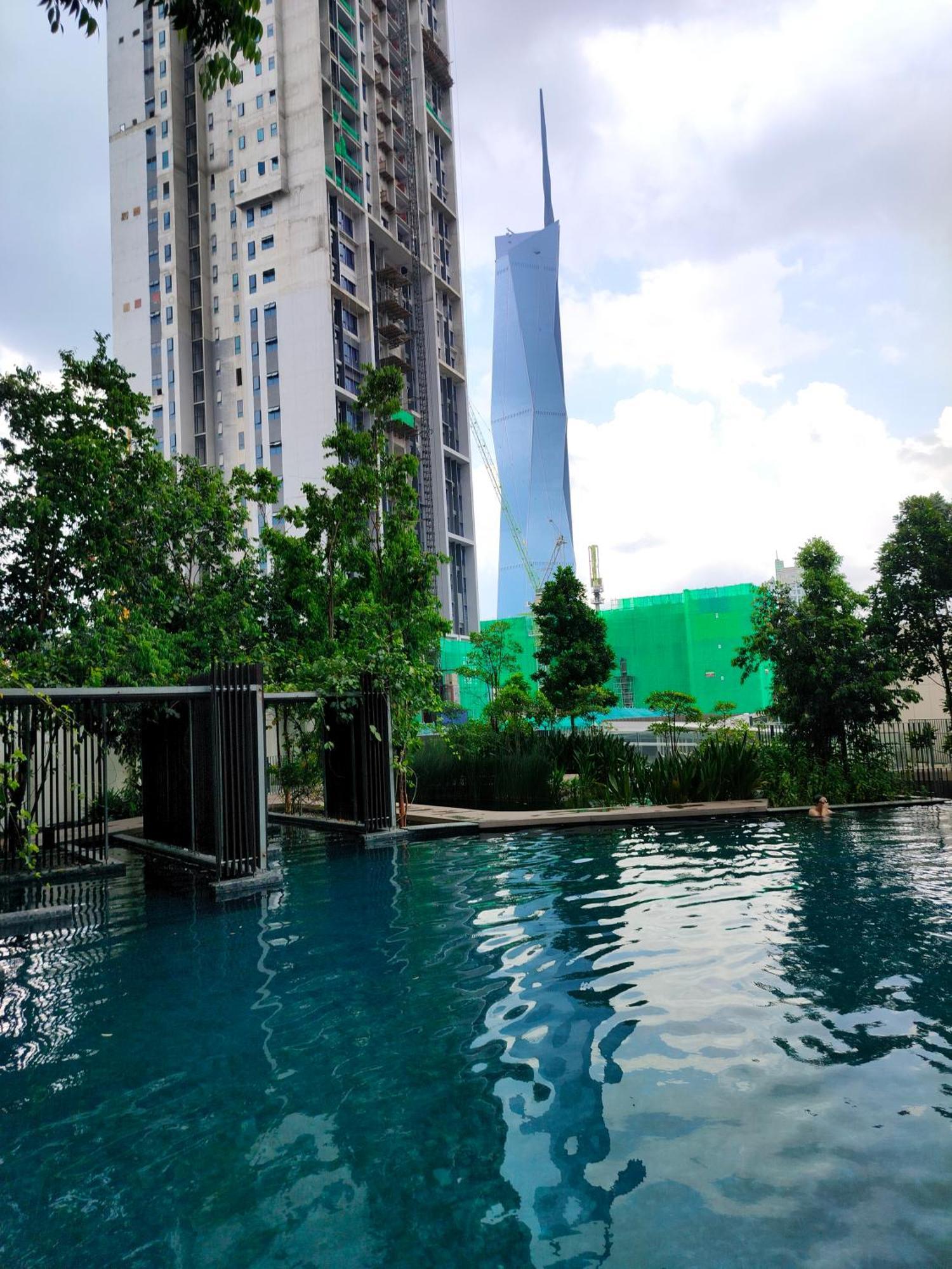 Lucentia Residence Has An Amazing Pool Куала-Лумпур Экстерьер фото
